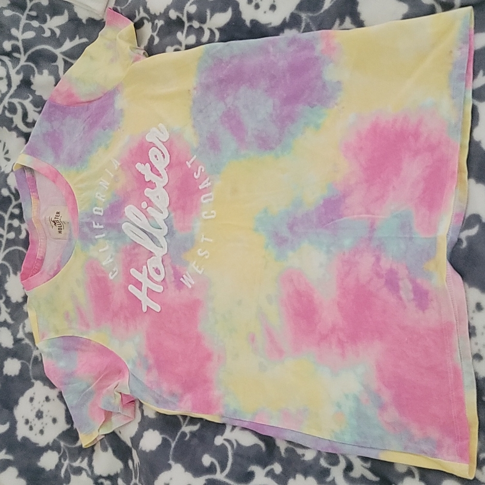 Hollister tee